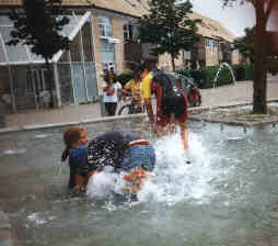 Luise er smidt i af Kasper, og Andrés har også blandet sig